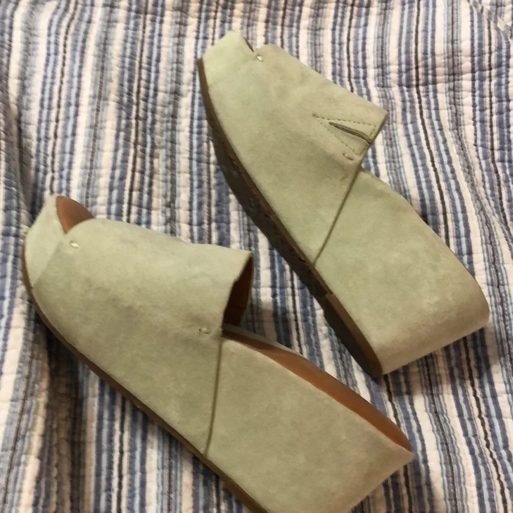 Beautiful mint green wedges